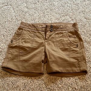 DKNY tan shorts